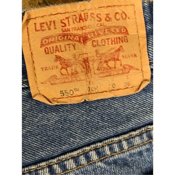 Levis 550 Cut Off Denim VTG Y2K Distressed Raw 2” Inseam JEAN SHORTS sz 30 - Picture 6 of 8